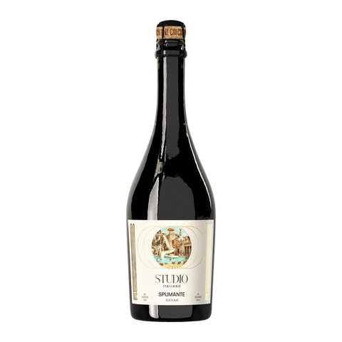 A bottle of non-alcoholic Prosecco by Studio Italiano